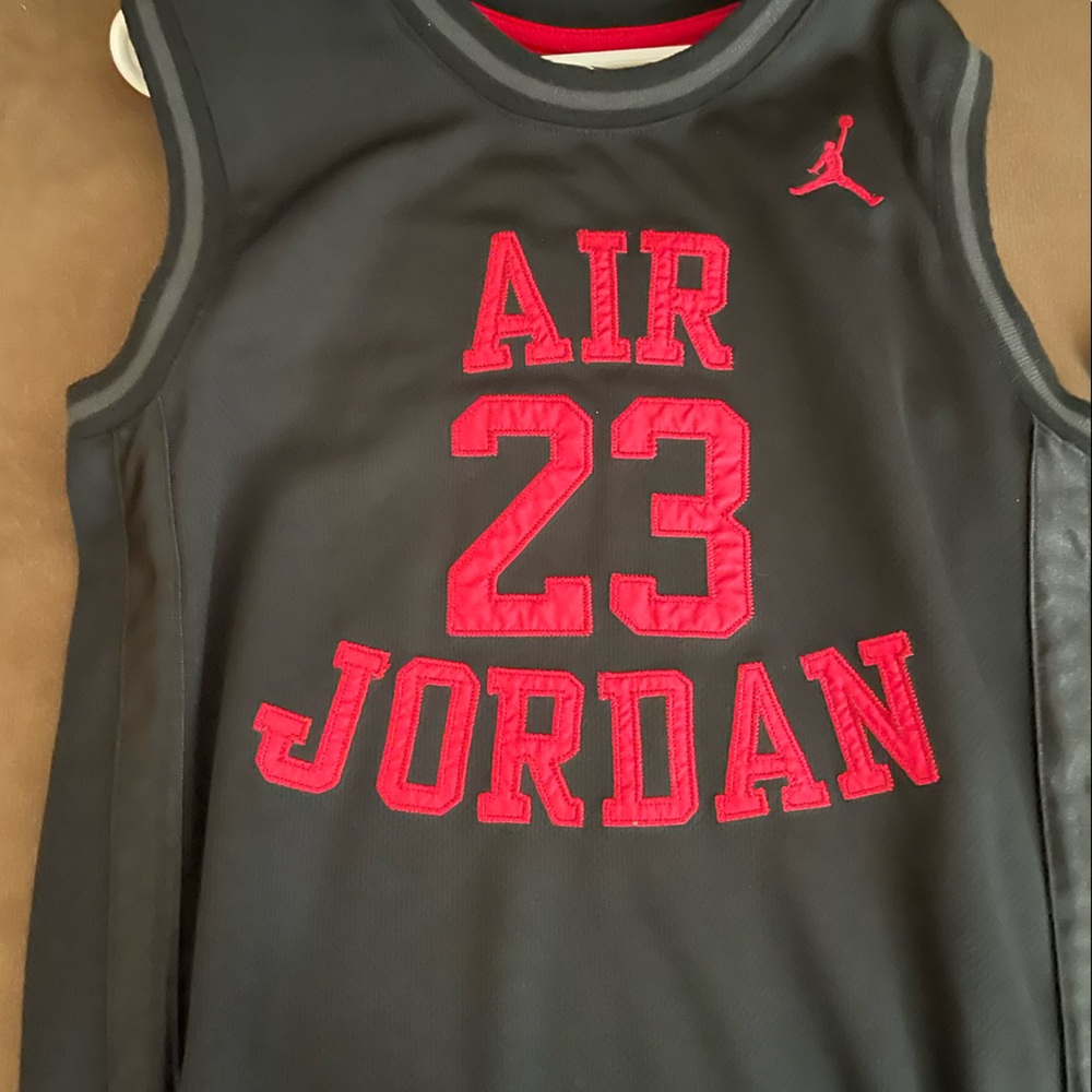 Air Jordan basketball jersey boys L
